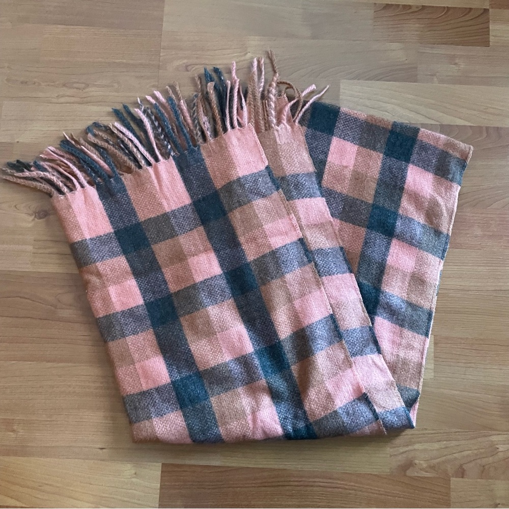Universal Thread Scarf